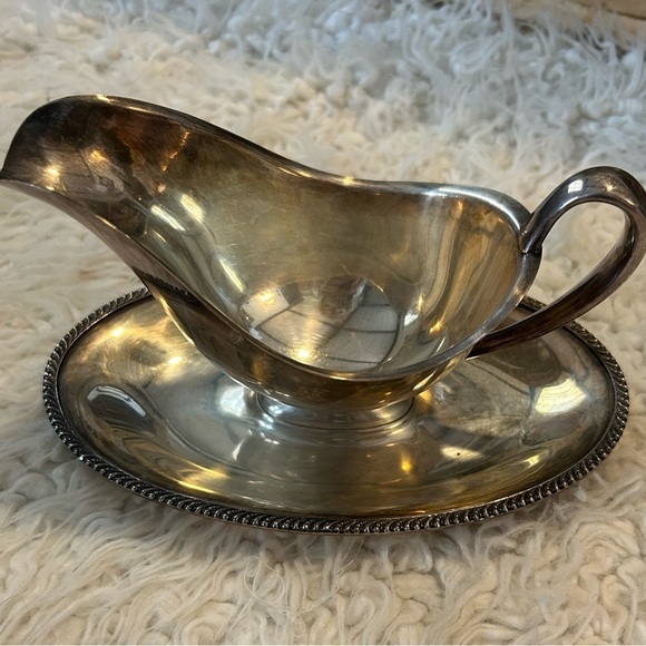 Vintage AvonW Rogers Silver plate Gravy Sauce 3613 farmhouse decor - Picture 1 of 4